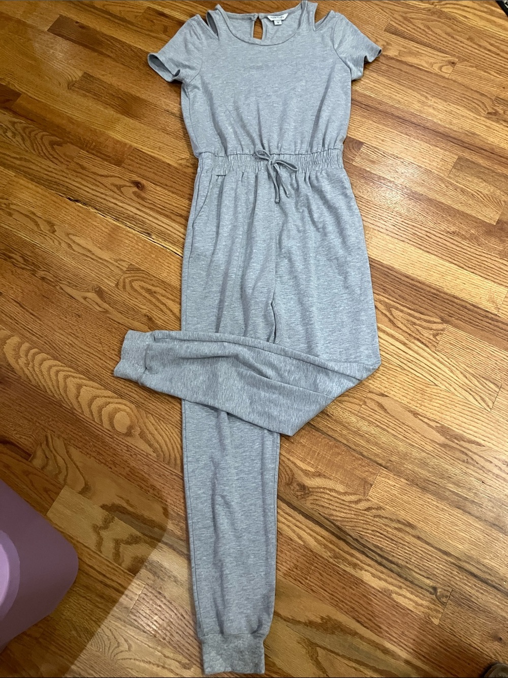 Cute! Women’s Habitual Gray Jumpsuit. Sz 12 27” inseam. EUC